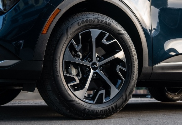 2024 Kia Sportage Hybrid, zoomed in view of an Active AWD tire